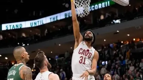 樊振东无缘2025亚洲杯，新动向揭秘：华丽转身，香港新职位首秀