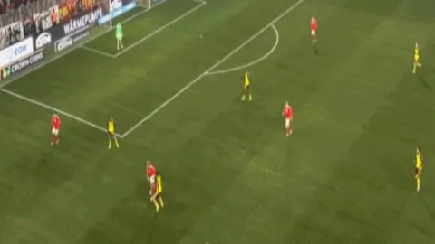 “NBA全明星赛周末：库里精彩集锦”